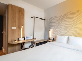 B&B H&ocirc;tel Paris Meudon V&eacute;lizy