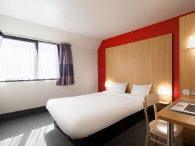 B&B H&ocirc;tel Paris Porte de Ch&acirc;tillon