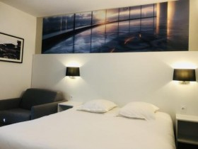 Hotel The Originals Bernay Acropole
